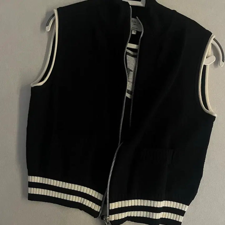 [BUNJANG] Matinkim Vest Black S / 마뗑킴 조끼 베스트 블랙 검정 s
