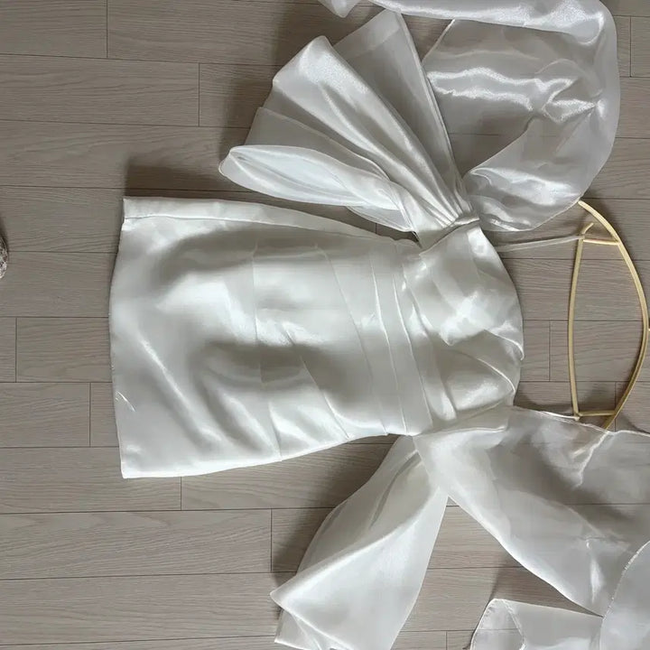[SOLD OUT] 셀프 오프숄더 웨딩 드레스