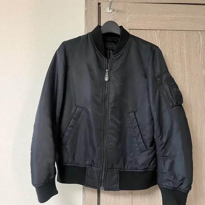 [BUNJANG] Uniqlo Black Bomber Jacket / 유니클로 블랙 항공점퍼