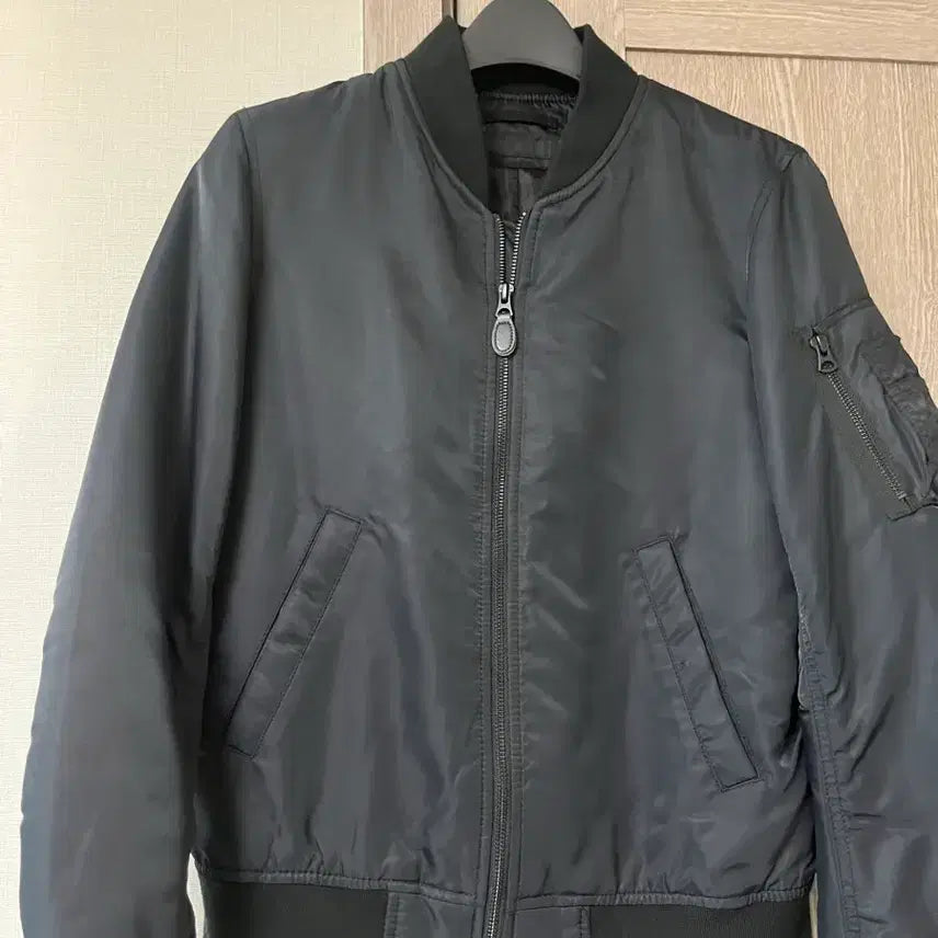 [BUNJANG] Uniqlo Black Bomber Jacket / 유니클로 블랙 항공점퍼