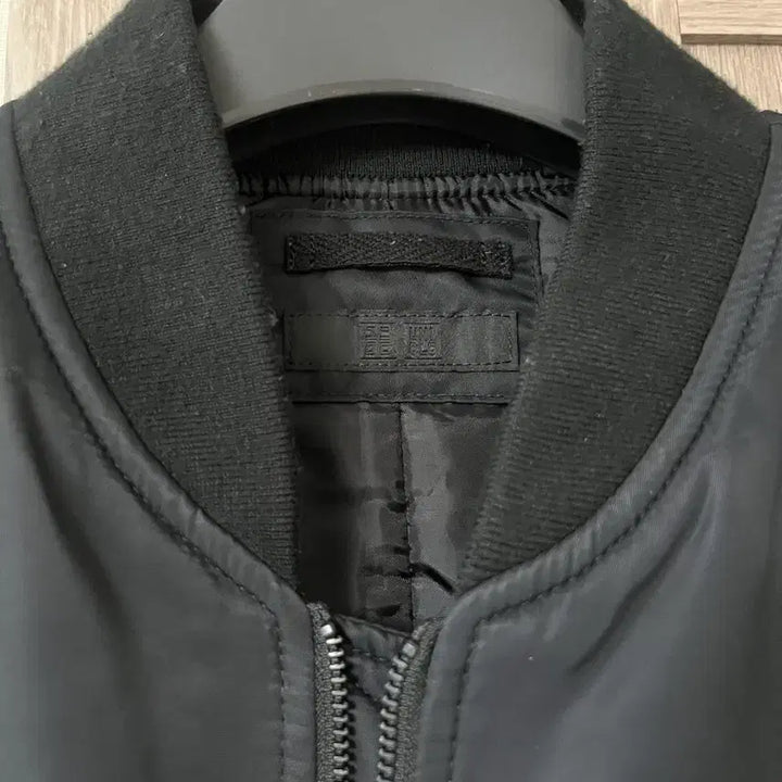 [BUNJANG] Uniqlo Black Bomber Jacket / 유니클로 블랙 항공점퍼