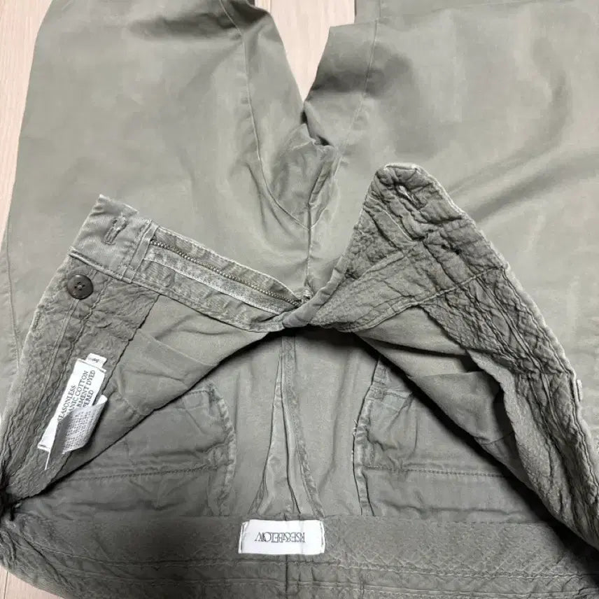[SOLD OUT] 라이즈앤빌로우 카키색 치노 31