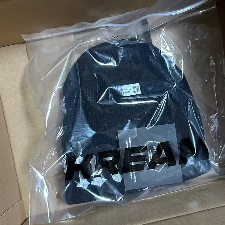 [SOLD OUT] 슈프림 올드 잉글리쉬 프린티드 비니 26ss