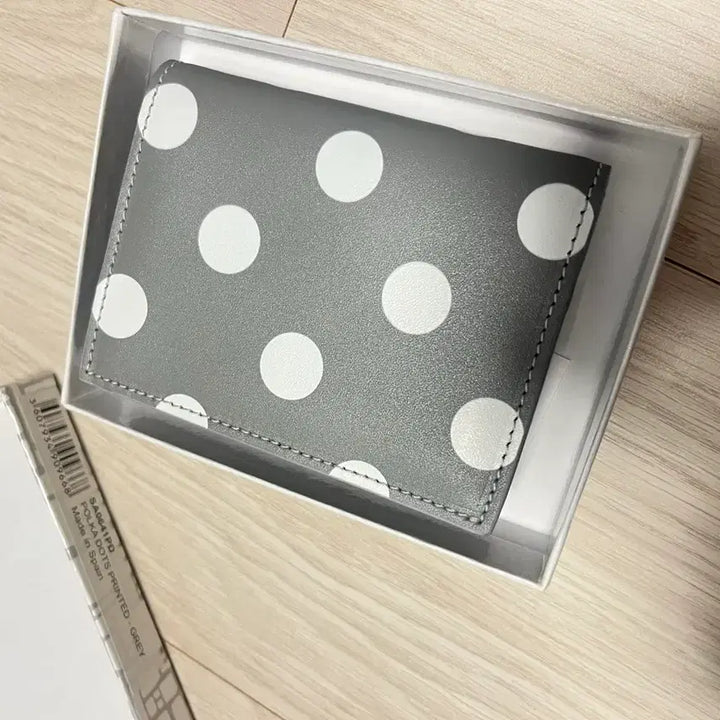 [SOLD OUT] 꼼데가르송 폴카닷 반지갑 그레이 새상품