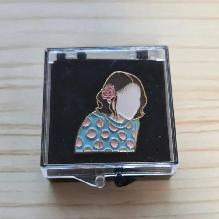 [SOLD OUT] 아이유 고퀄 핀뱃지 세트 3ea