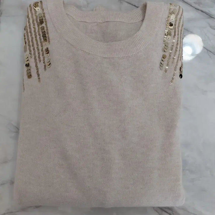 [BUNJANG] Ivory Sequin Embellished Knit Top - New / 아이보리 스팽글 장식 니트~새상품