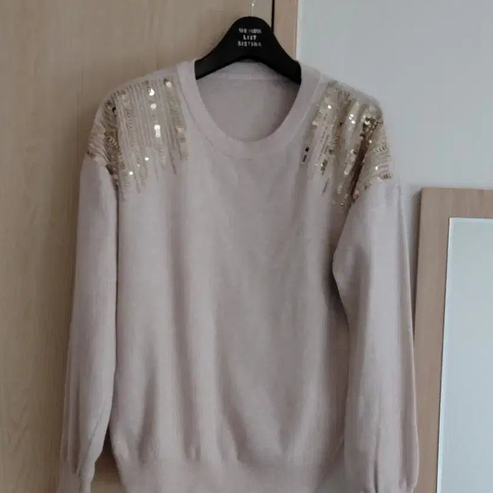 [BUNJANG] Ivory Sequin Embellished Knit Top - New / 아이보리 스팽글 장식 니트~새상품