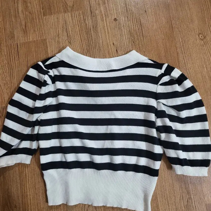 [SOLD OUT] 카라넥 스트라이프 반팔 니트