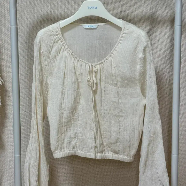 [BUNJANG] Tanat Banding Crop Blouse (Cream) / 타낫 밴딩 크롭 블라우스(크림)
