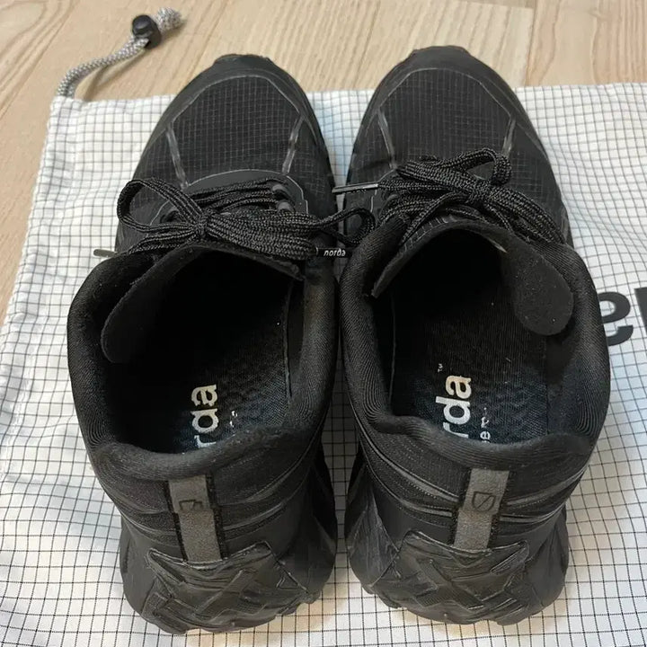 [SOLD OUT] 노다 Norda 002 스텔스 블랙