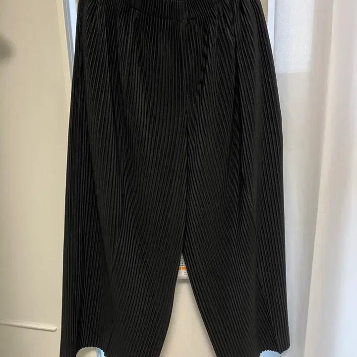 [SOLD OUT] 옴므플리세 와이드 플리츠 바지 1사이즈