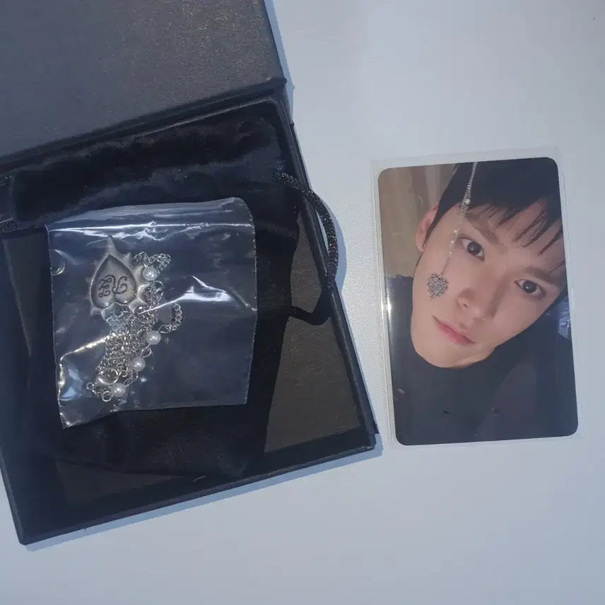 [SOLD OUT] 라이즈 은석 페임 전시회 엠디 목걸이 포카