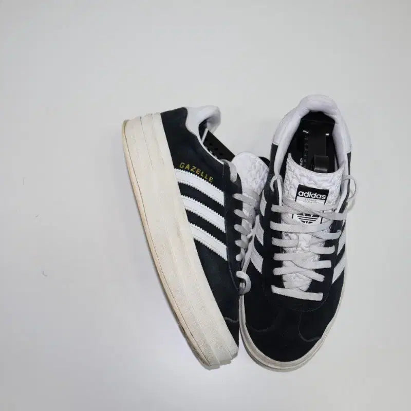 [BUNJANG] Adidas Gazelle Black Sneakers / 아디다스 가젤 블랙 235