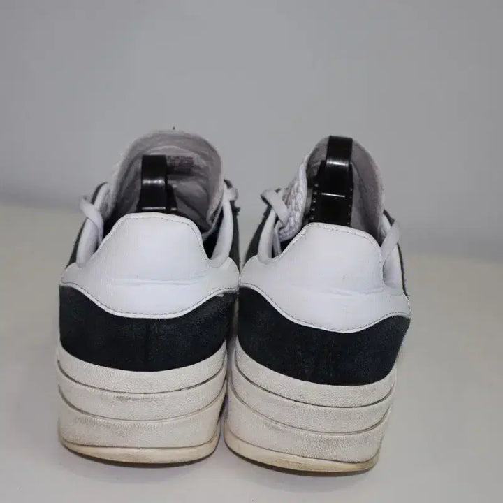 [BUNJANG] Adidas Gazelle Black Sneakers / 아디다스 가젤 블랙 235