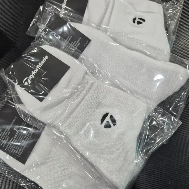 [BUNJANG] TaylorMade Golf Socks (White, 4-Pair Bundle) / (4컬레)테일러메이드 골프 양말 화이트 새상품