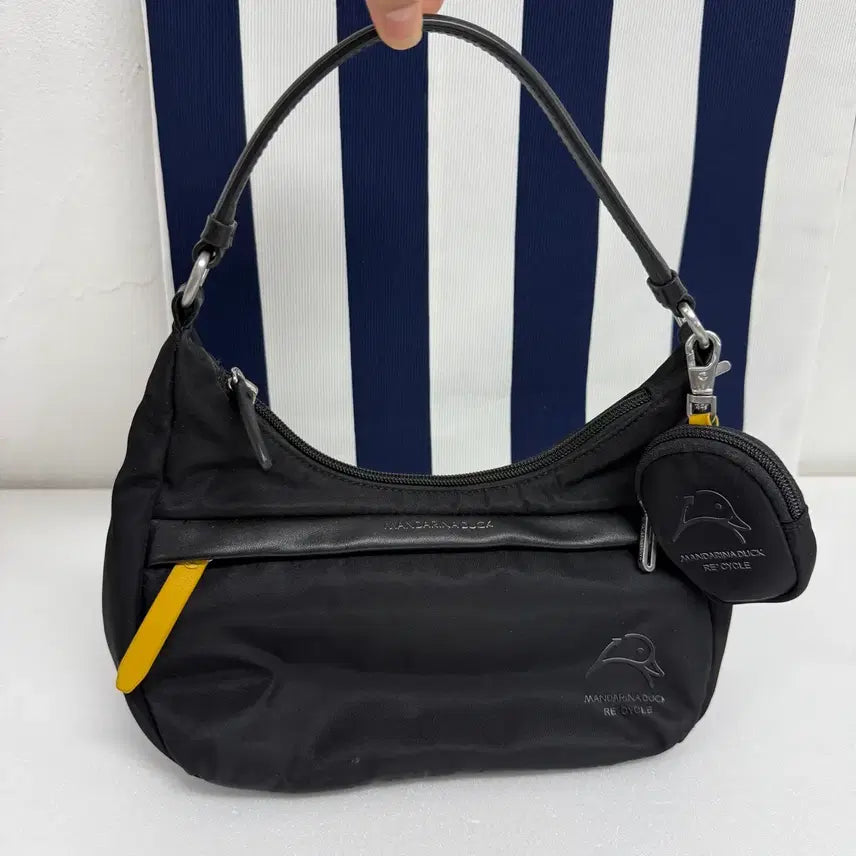 [BUNJANG] Mandarina Duck Re-Cycle Nylon Hobo Bag with Mini Pouch / 정품 만다리나덕 리사이클 나일론 호보백 (+미니 파우치 포함) JS38