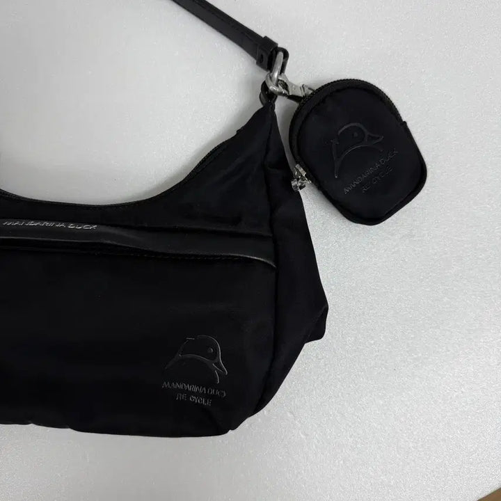 [BUNJANG] Mandarina Duck Re-Cycle Nylon Hobo Bag with Mini Pouch / 정품 만다리나덕 리사이클 나일론 호보백 (+미니 파우치 포함) JS38