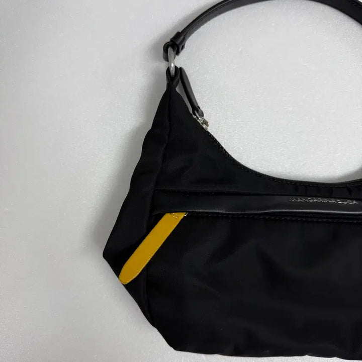 [BUNJANG] Mandarina Duck Re-Cycle Nylon Hobo Bag with Mini Pouch / 정품 만다리나덕 리사이클 나일론 호보백 (+미니 파우치 포함) JS38