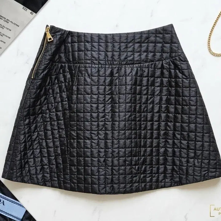 [BUNJANG] PRADA Japan Line Signature Quilted Skirt / [정품] 프라다(PRADA) 재팬 라인 시그너처 퀼팅 스커트 (42)