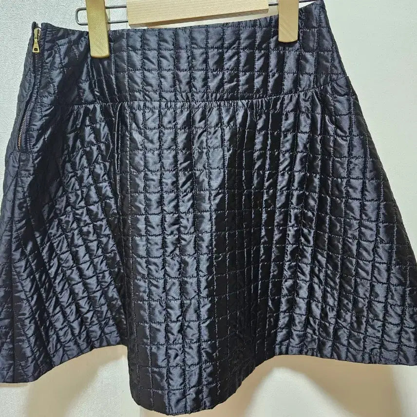[BUNJANG] PRADA Japan Line Signature Quilted Skirt / [정품] 프라다(PRADA) 재팬 라인 시그너처 퀼팅 스커트 (42)