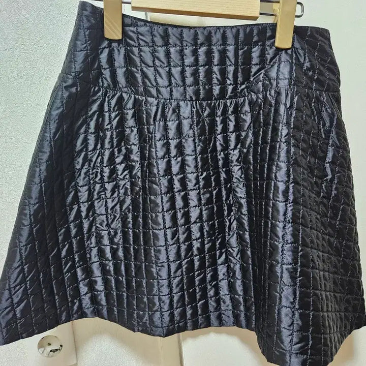[BUNJANG] PRADA Japan Line Signature Quilted Skirt / [정품] 프라다(PRADA) 재팬 라인 시그너처 퀼팅 스커트 (42)
