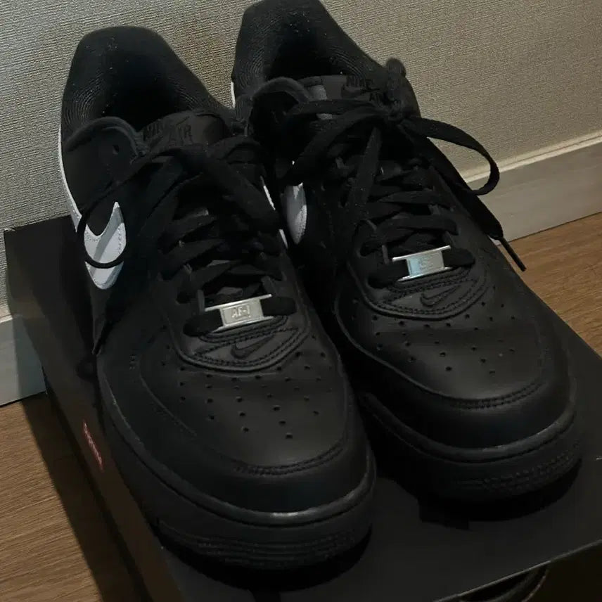 [BUNJANG] Nike x Supreme Air Force 1 Low Black Sneakers / 나이키 x 슈프림 에어포스 1 로우 블랙