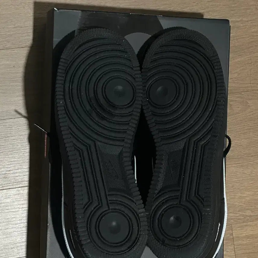 [BUNJANG] Nike x Supreme Air Force 1 Low Black Sneakers / 나이키 x 슈프림 에어포스 1 로우 블랙