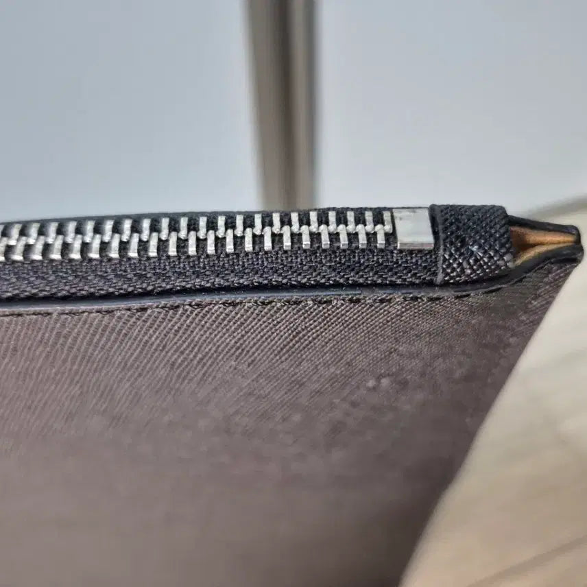 [BUNJANG] Prada Saffiano Leather Clutch / 프라다 정품 사피아노 클러치 팝니다
