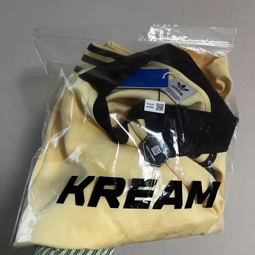 [SOLD OUT] 아디다스 스트라이프 새틴 롱슬리브 옐로우XL