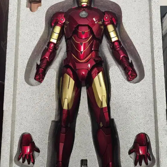 [BUNJANG] Hot Toys Iron Man Mark IV + Suit Up Gantry MMS462 / Hot Toys - MMS462 D22 아이언맨 마크4 슈트업 겐트리