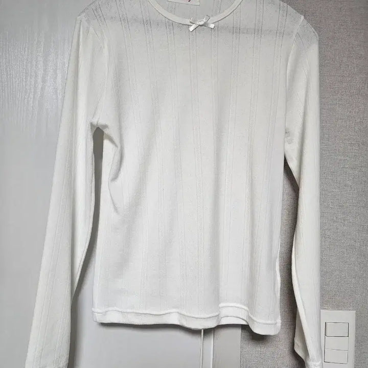 [BUNJANG] Rosebay Mini Rose Scallop Long Sleeve T-shirt / 로즈베이 미니로즈스카시 티셔츠