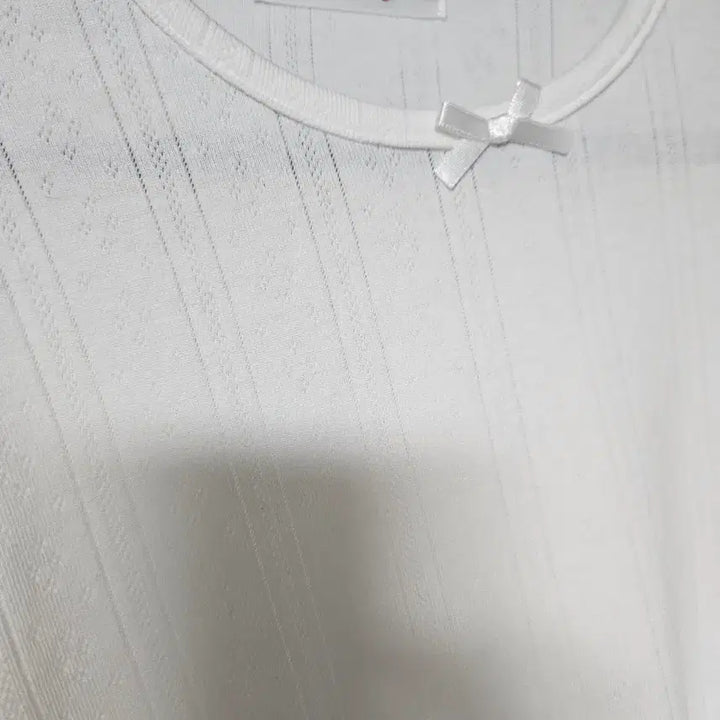 [BUNJANG] Rosebay Mini Rose Scallop Long Sleeve T-shirt / 로즈베이 미니로즈스카시 티셔츠