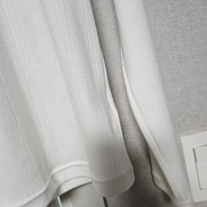 [BUNJANG] Rosebay Mini Rose Scallop Long Sleeve T-shirt / 로즈베이 미니로즈스카시 티셔츠
