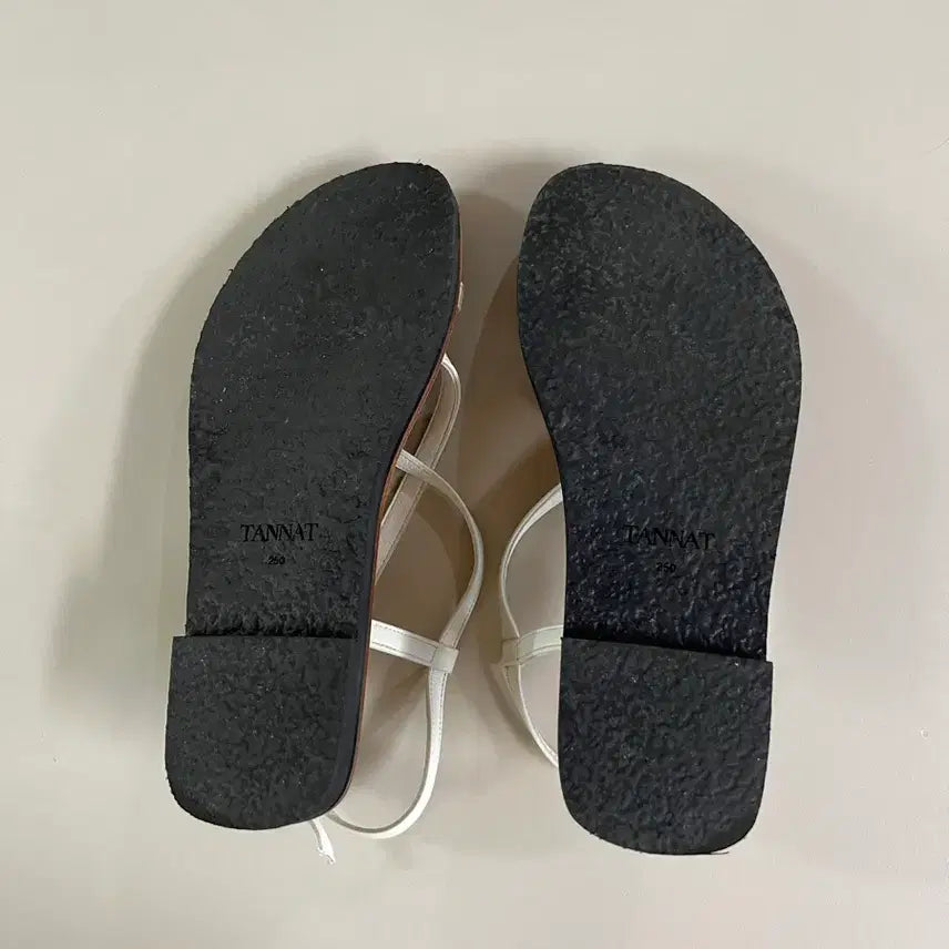 [SOLD OUT] 타낫 샌들 250