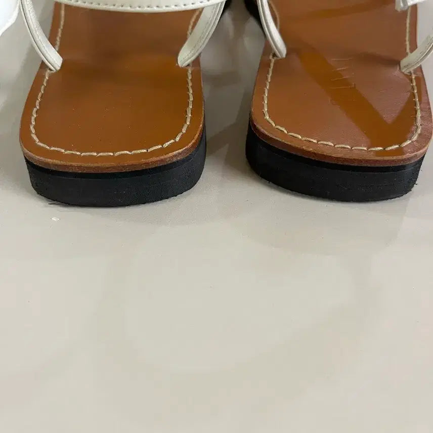 [SOLD OUT] 타낫 샌들 250