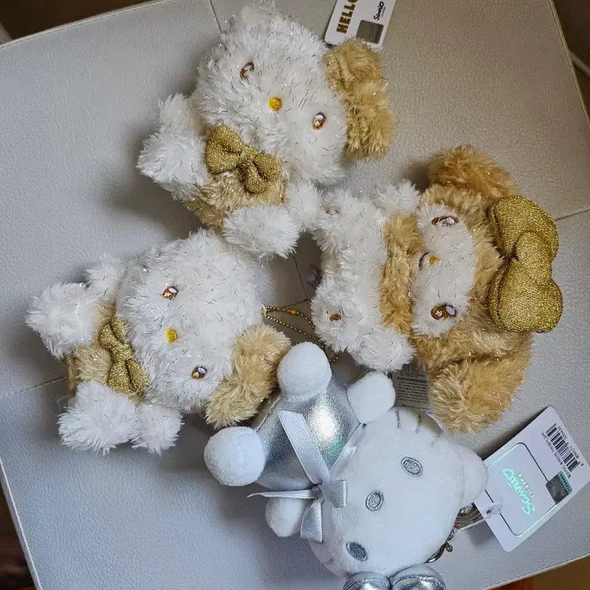 [BUNJANG] Sanrio Hello Kitty Doll Keychain White/Gold Ribbon / 신상 산리오 헬로키티 인형 화이트/골드 리본 키링 저렴하게 판매