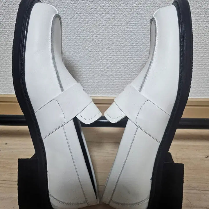 [BUNJANG] Romantic Move Vibram New U-Tip Loafers White 260 / 로맨틱무브 비브람 뉴 유팁 로퍼 화이트 260