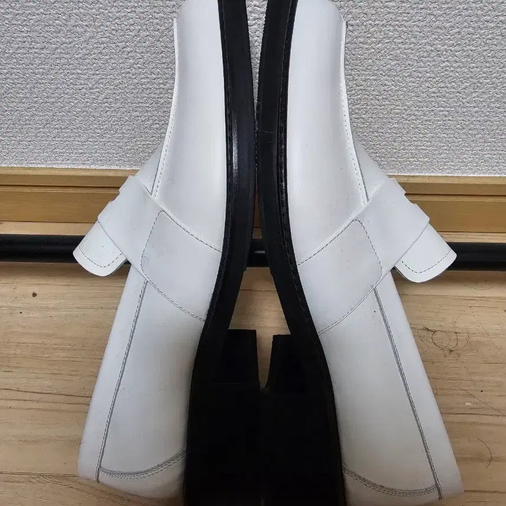 [BUNJANG] Romantic Move Vibram New U-Tip Loafers White 260 / 로맨틱무브 비브람 뉴 유팁 로퍼 화이트 260