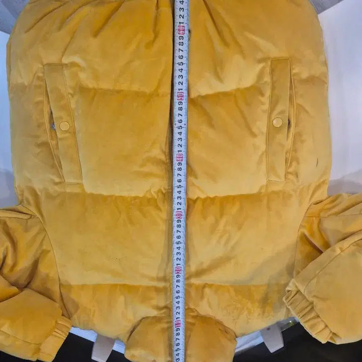 [BUNJANG] WKNDRS 옐로우 패딩 M 사이즈 (생 노랑) / WKNDRS 옐로우 패딩 M 사이즈 (생 노랑)