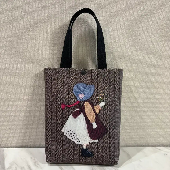 [SOLD OUT] 7% 퀼트 꽃을 든 소녀 토트백