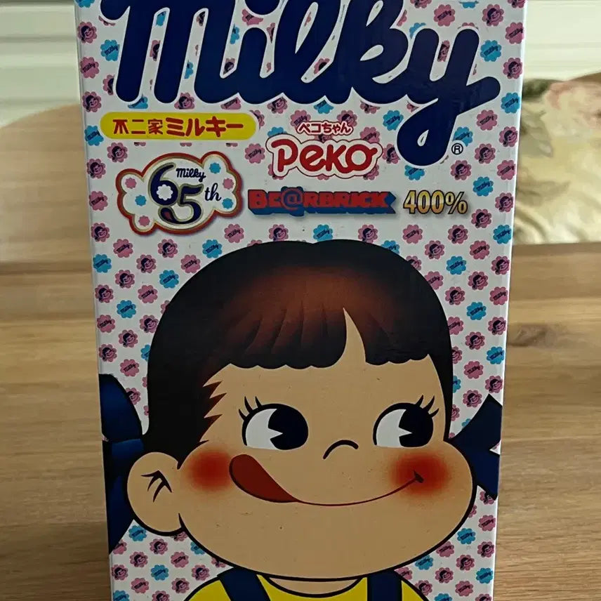 [BUNJANG] Bearbrick Fujiya Milky 65th Anniversary Peko-chan 400% Figure / 베어브릭 후지야 밀키 65주년 페코짱 400% (미개봉)