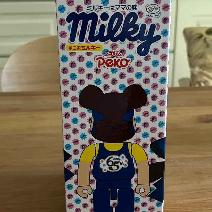 [BUNJANG] Bearbrick Fujiya Milky 65th Anniversary Peko-chan 400% Figure / 베어브릭 후지야 밀키 65주년 페코짱 400% (미개봉)