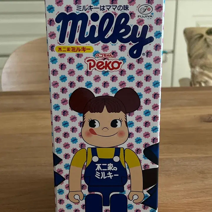 [BUNJANG] Bearbrick Fujiya Milky 65th Anniversary Peko-chan 400% Figure / 베어브릭 후지야 밀키 65주년 페코짱 400% (미개봉)