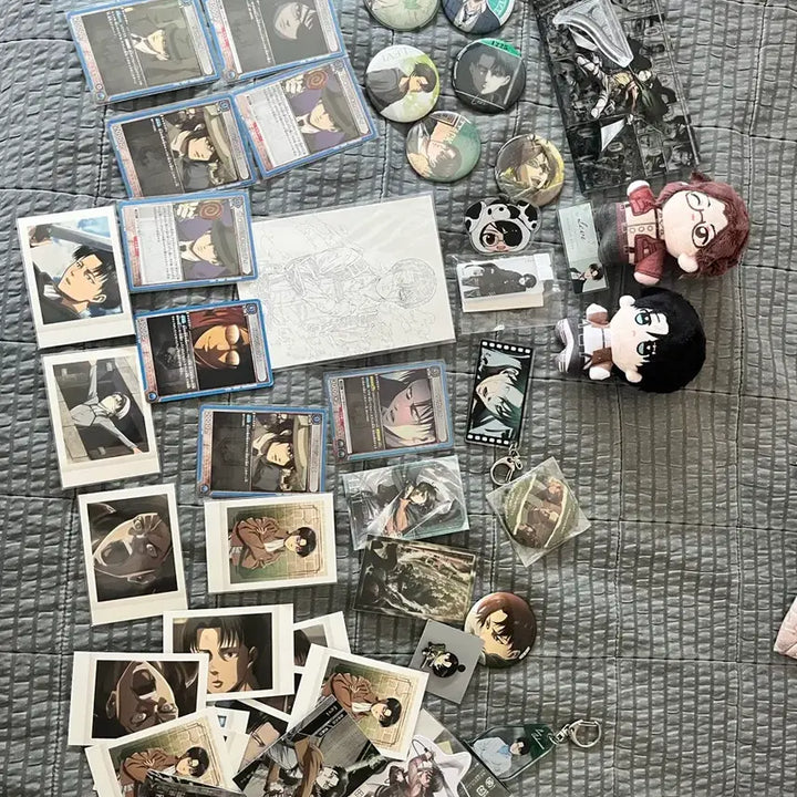 [BUNJANG] Attack on Titan Levi &amp; Hange Goods Bundle / 진격거 리바이 한지 굿즈