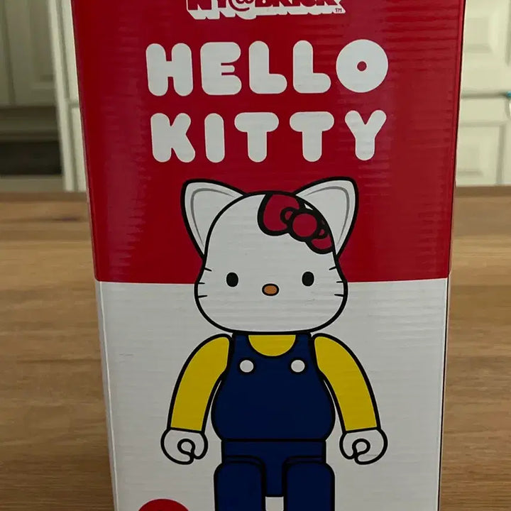 [BUNJANG] Bearbrick Hello Kitty Blue Overalls 400% Figure / 베어브릭 헬로키티 파란 멜빵 버전 400% (미개봉)