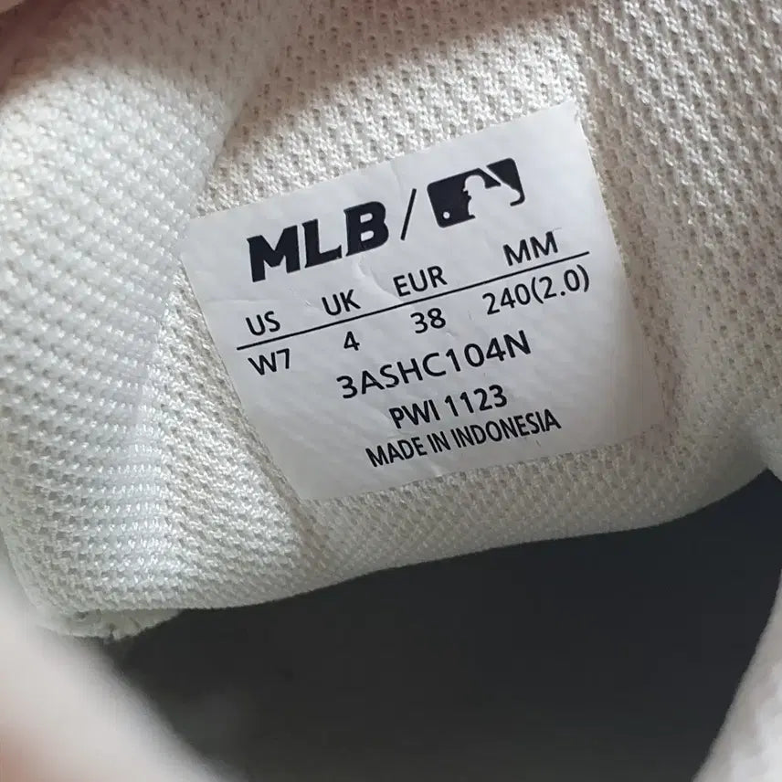 [SOLD OUT] 240mm 엠엘비 어글리슈즈 MLB 빅볼청키 A 뉴욕양키스 운동화