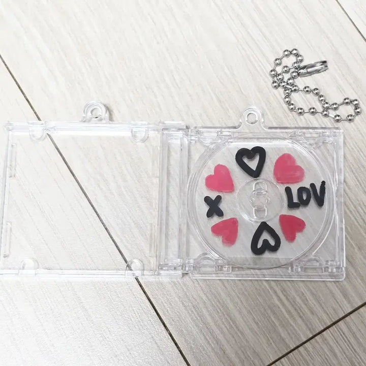 [BUNJANG] XLOV WUMUTI Hand-drawn Mini CD Keyring / XLOV 엑스러브 우무티 WUMUTI 손그림 미니 CD키링