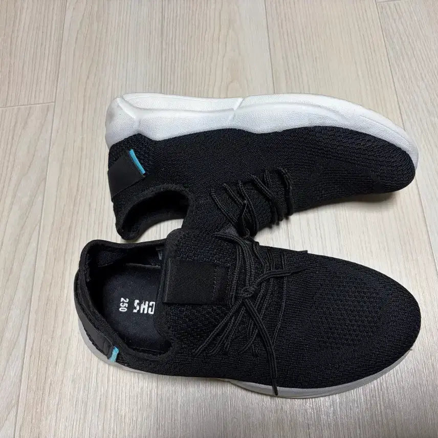 [BUNJANG] Black Mesh Sneakers Size 250 / 블랙 메쉬 운동화 250