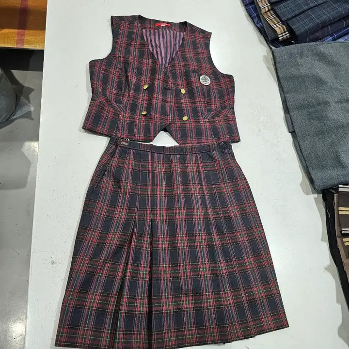 [BUNJANG] Used School Uniform Vest and Skirt Set / 중고여성 교복 조끼세트 사이즈 97/68