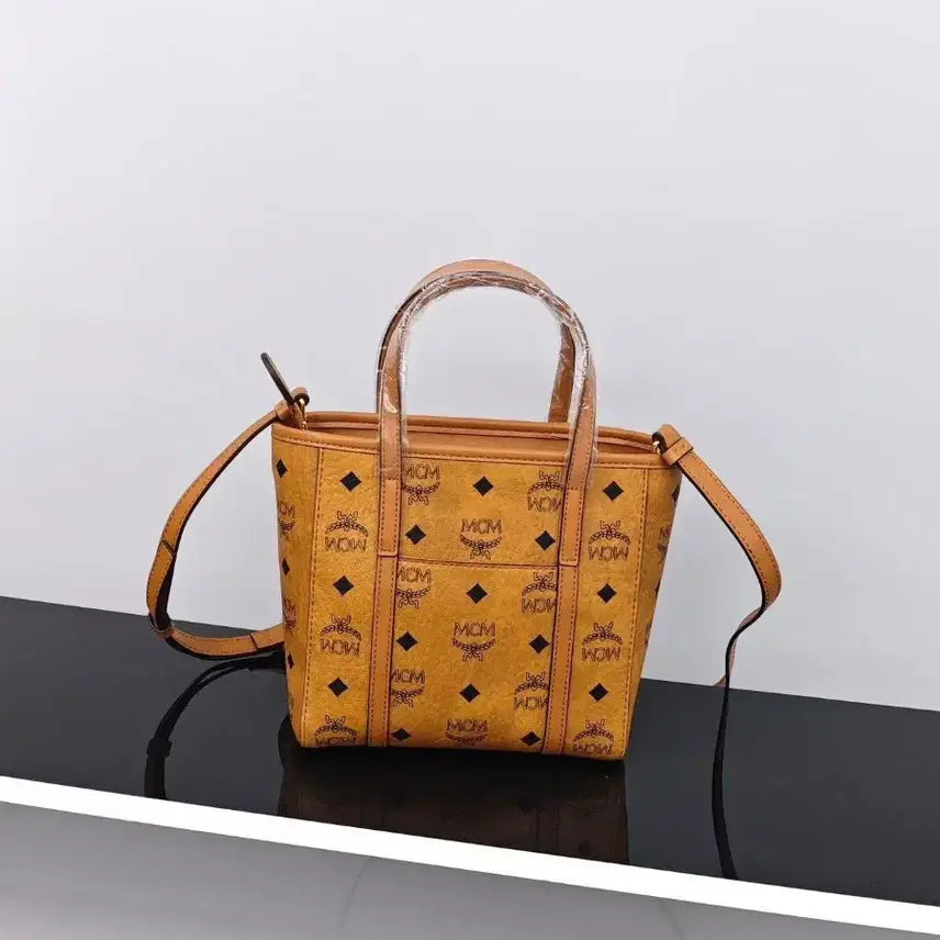 [BUNJANG] MCM Mini Tote Bag Brown Shoulder Bag / MCM 미니 토트백 브라운 숄더백 + 키링여성 핸드백